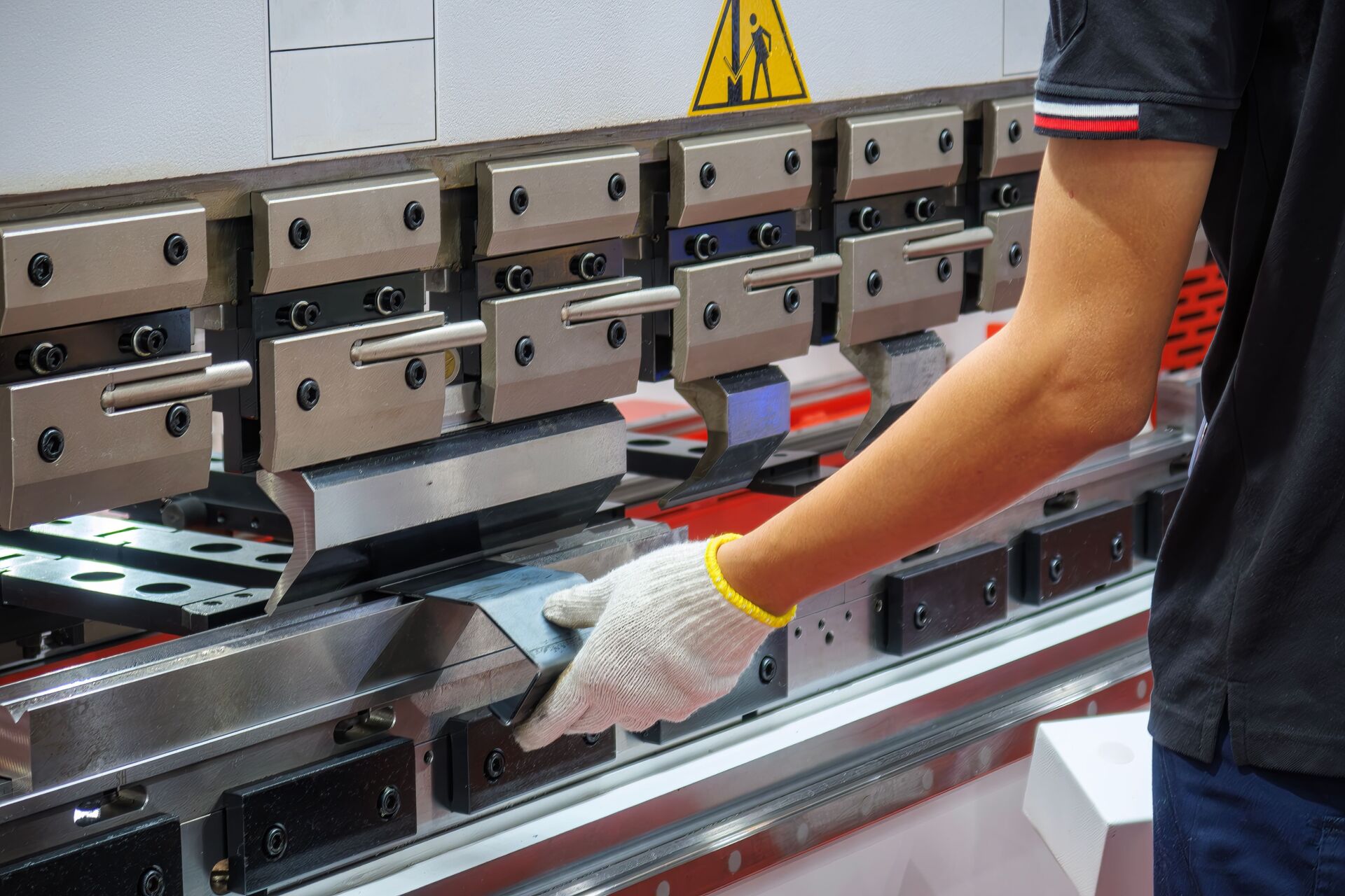Factors That Impact Press Brake Bending and Forming Accuracy